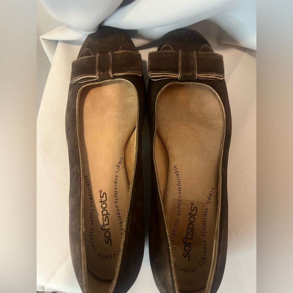 Softspots Brown Casual Loafers with Decorative Bow - Picture 4 of 11